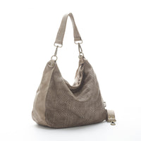 Borsa a spalla donna  in morbida pelle di vitello made in Italy, lavato e tinto in capo.