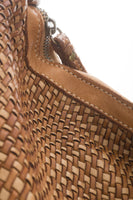 Borsa a spalla donna  in morbida pelle di vitello made in Italy, lavato e tinto in capo.