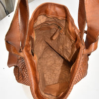 Borsa da spalla convertibile in zaino in vera pelle intrecciata effetto vintage tinto lavato in capo
