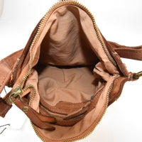Borsa a spalla donna in vera pelle effetto vintage borchiata  tinto lavato in capo