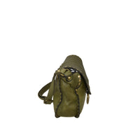 Borsa a tracolla  borchie in vera pelle effetto vintage tinto lavato in capo made in italy
