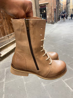 Stivali anfibi donna ZETA SHOES  in vera pelle fatti a mano tacco basso made in Italy TAUPE