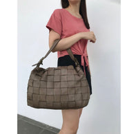 Borsa a spalla in vera pelle intrecciata effetto vintage tinto lavato in capo