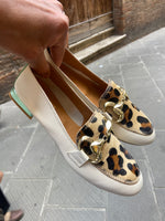 Mocassini scarpe donna Divine Follie in vera pelle leopardo Beige Made in italy
