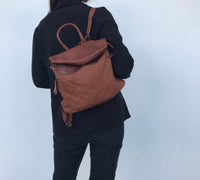 Zaino in vera pelle intrecciata effetto vintage tinto lavato in capo