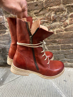 Stivali anfibi donna ZETA SHOES  in vera pelle fatti a mano tacco basso made in Italy TERRA DI SIENA